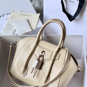 지방시 GIVENCHY 안티고나 토트백 