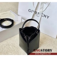 지방시 GIVENCHY  버킷백 