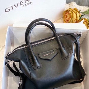 지방시 GIVENCHY 안티고나