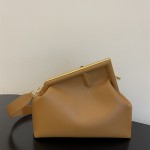 펜디 FENDI  퍼스트백  32CM