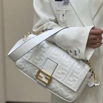 펜디 FENDI 바게트백 32cm