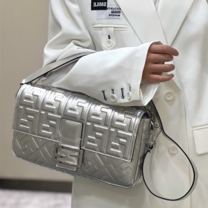 펜디 FENDI 바게트백 32cm