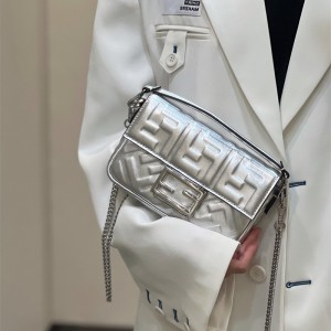 펜디 FENDI 바게트백 19CM