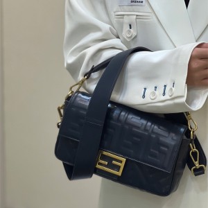 펜디 FENDI 바게트백 27CM
