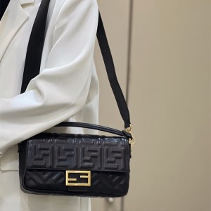 펜디 FENDI 바게트백 27CM