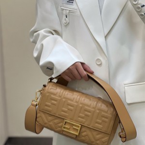 펜디 FENDI 바게트백 27CM