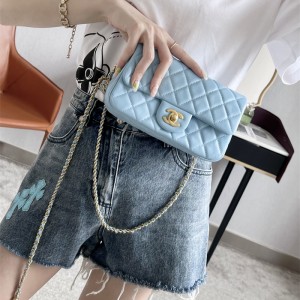 샤넬 CHANEL 골드볼 램스킨 클래식백 20CM