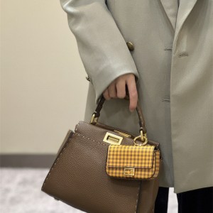 펜디 FENDI 피카부백  23CM