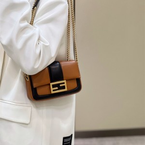 펜디 FENDI 피카부백 19CM