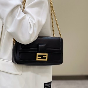 펜디 FENDI 피카부백 27CM