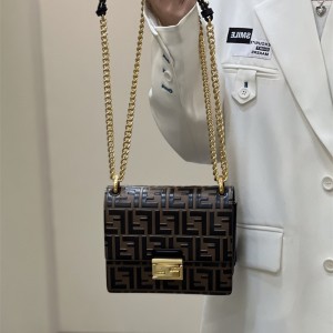 펜디 FENDI 칸아이 19CM