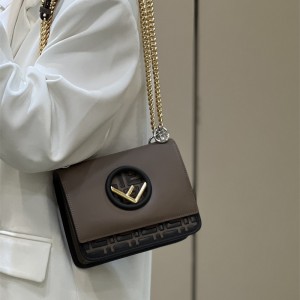 펜디 FENDI 스몰 칸 아이 에프19CM