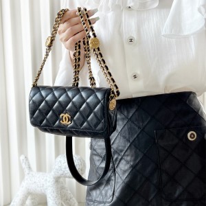 샤넬 CHANEL 금장장식 플랩백 18CM