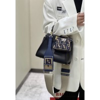 펜디 FENDI 피카부백  23CM
