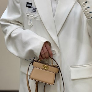 펜디 FENDI 피카부백 수퍼미니 10CM