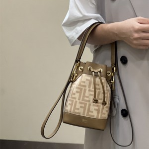 펜디 FENDI 몬트레조 미니 버킷백