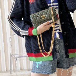 샤넬 CHANEL 금장장식 플랩백 17CM
