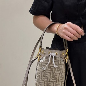 펜디 FENDI 몬트레조 미니 버킷백 18CM