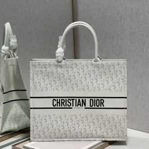 디올 DIOR 북토트백42CM