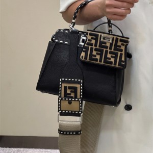 펜디 FENDI  피카부백 23CM