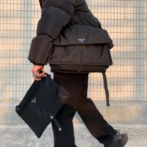 프라다 PRADA 리나일론 라지 패딩 숄더백 1BD256