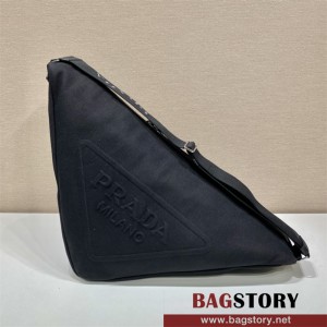  프라다 트라이앵글 캔버스 크로스백  2VY007