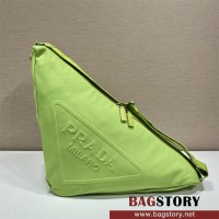  프라다 트라이앵글 캔버스 크로스백  2VY007