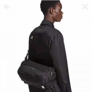 프라다 PRADA  리나일론 바이커백 미듐 2VH994