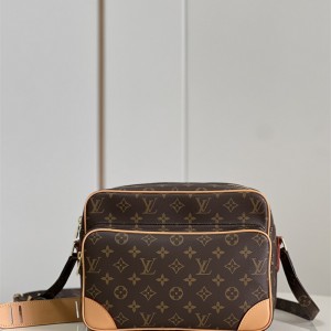 루이비통 Louis Vuitton 모노그램 메신저백   M452444