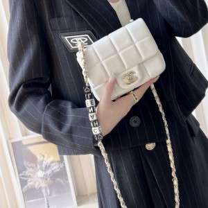 샤넬 CHANEL  램스킨 클래식백 16.5 CM