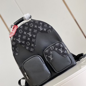 루이비통 Louis Vuitton   멀티포켓 블랙 백팩 M45973