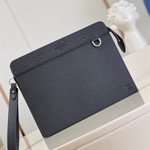 루이비통 Louis Vuitton 스탠딩 파우치 클러피치백 M81745