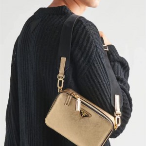 프라다 PRADA 삼각로고 브리크 파우치 크로스백 2VH070