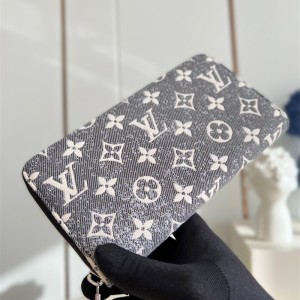 루이비통 Louis Vuitton 장지갑 M81858