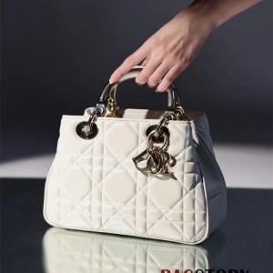 디올 DIOR 신상 레이디95.22  토트백 스몰 23cm
