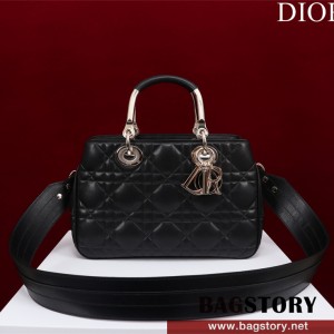 디올 DIOR 신상 레이디95.22  토트백 미디움  31cm