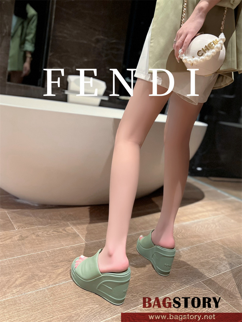 펜디 FENDI 힐 샌들 슬리퍼