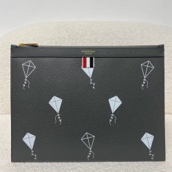 톰브라운 THOM BROWNE 클러치백 미디움