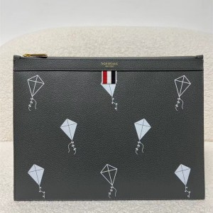 톰브라운 THOM BROWNE 클러치백 미디움