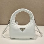 프라다 PRADA 신상 소프트 패딩 나파 가죽 미니백 호보백 1BA384