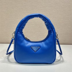프라다 PRADA 신상 소프트 패딩 나파 가죽 미니백 호보백 1BA384