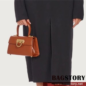 페라가모 Ferragamo 아이코닉 탑 핸들백 212958
