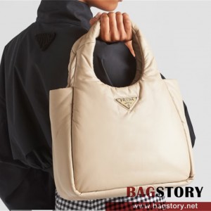 프라다 PRADA 신상 패딩 댄 미디엄 소프트 나파 가죽 백 1BG413