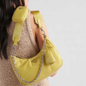 프라다 PRADA 신상 양가죽 테수토 체인 스트랩 호보백 1BH204