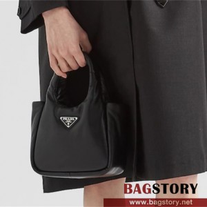 프라다 PRADA 신상 스몰 패딩 소프트 나파 가죽 백 1BA359