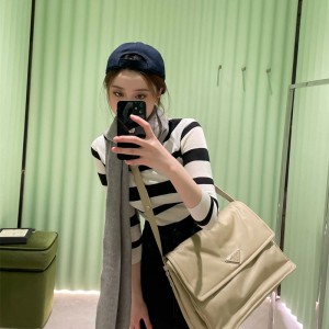 프라다 PRADA  리나일론 라지 패딩 숄더백 1BD256