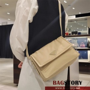 프라다 PRADA 리나일론 스몰 패딩 숄더백 1BD258