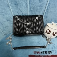 미우미우 MIUMIU 마테라세 크로스백  5BP65