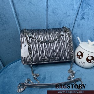 미우미우 MIUMIU 마테라세 크로스백 5BP65