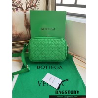 보테가베네타 BV   남성 인트레치아토 카메라백 710048